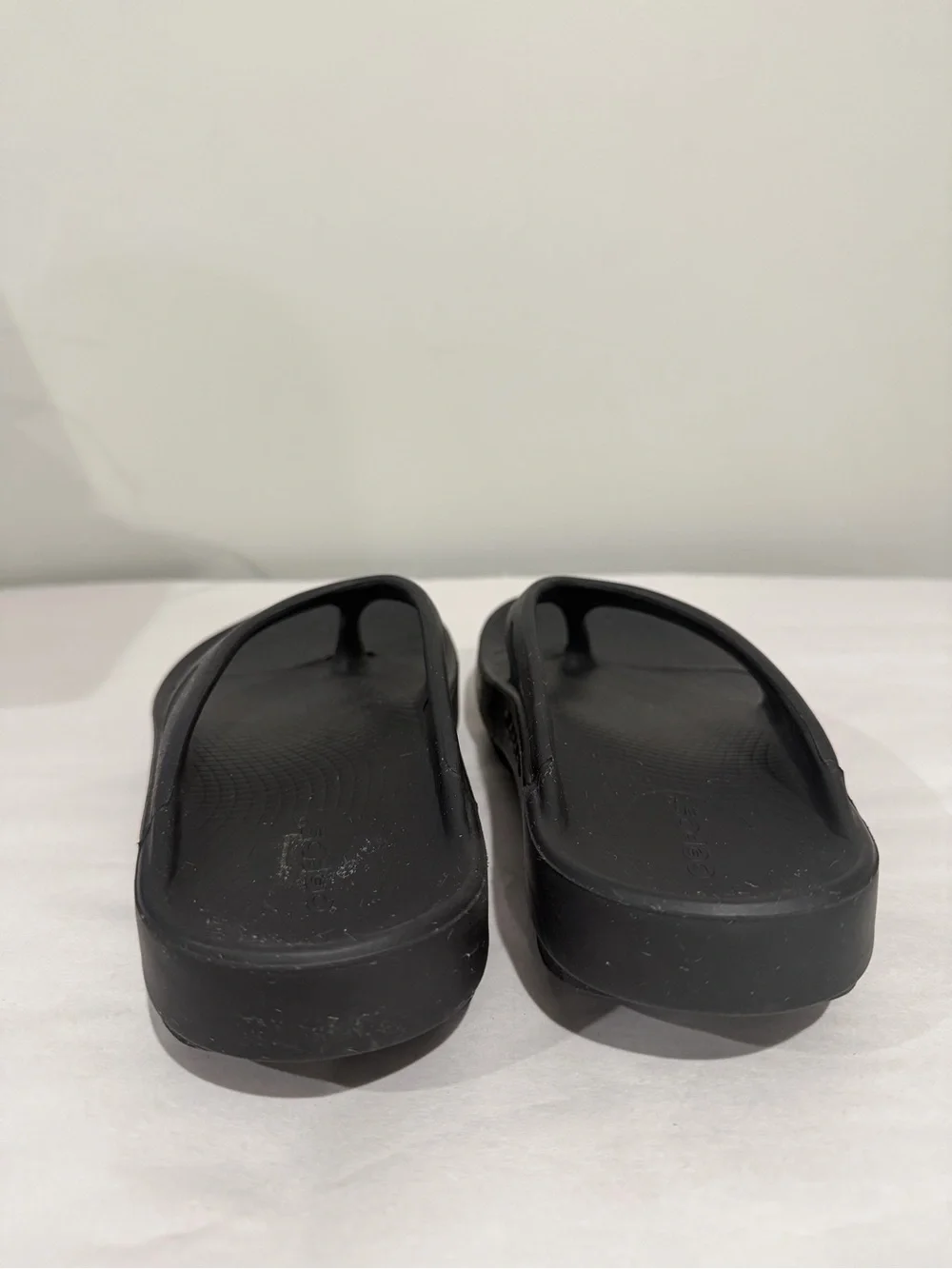 OOFOS OOriginal Recovery Sandals Black Thong Flip Flops Comfort Shoe Size 6